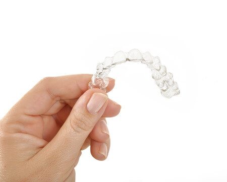 יישור שיניים INVISALIGN