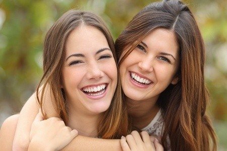 הלבנת שיניים: כל השיטות בדרך לחיוך הלבן