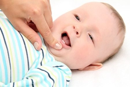 רפואת שיניים לילדים: איך לשמור על השיניים של ילדנו מבקיעת השן הראשונה
