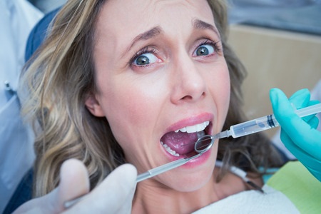 טיפולי שיניים לאוכלוסיות מיוחדות: חולים בסיכון ומטופלים עם חרדה דנטלית