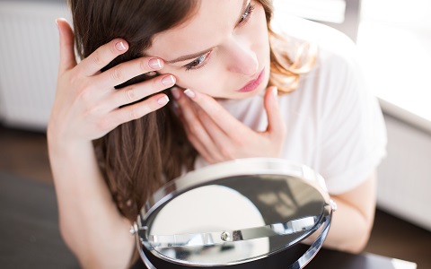 טיפולים מתקדמים בצלקות פוסט אקנה: לעור פנים חלק