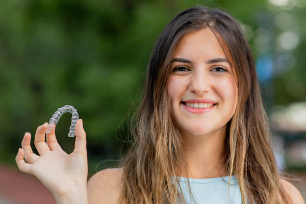 יישור שיניים שקוף