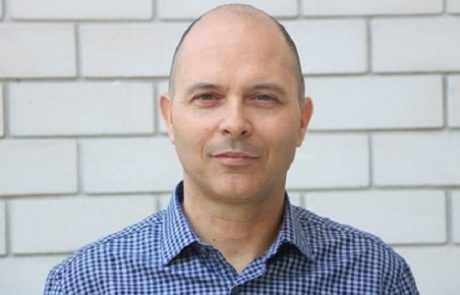 ד”ר אייל פרץ: מומחה לרפואת עור ומין